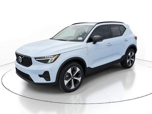 2026 Volvo XC40 B5 Core