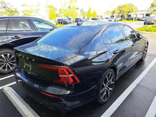 2022 Volvo S60 Recharge Plug-In Hybrid T8 Polestar