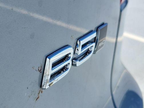 2026 Volvo XC40 Plus, B5 AWD Gas (mild hybrid), Dark