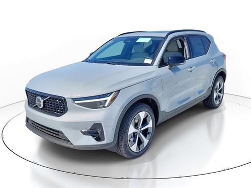 2026 Volvo XC40 Plus, B5 AWD Gas (mild hybrid), Dark