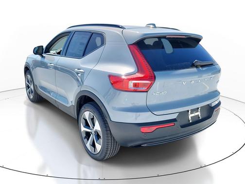 2026 Volvo XC40 Plus, B5 AWD Gas (mild hybrid), Dark