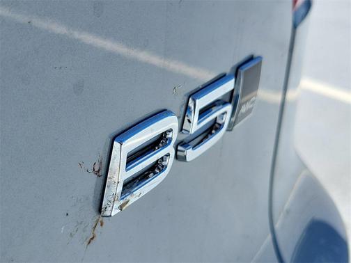 2026 Volvo XC40 Plus, B5 AWD Gas (mild hybrid), Dark