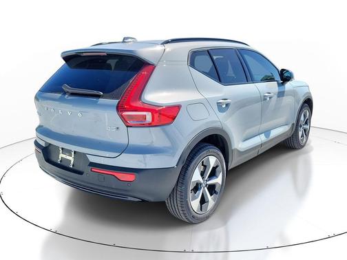2026 Volvo XC40 Plus, B5 AWD Gas (mild hybrid), Dark