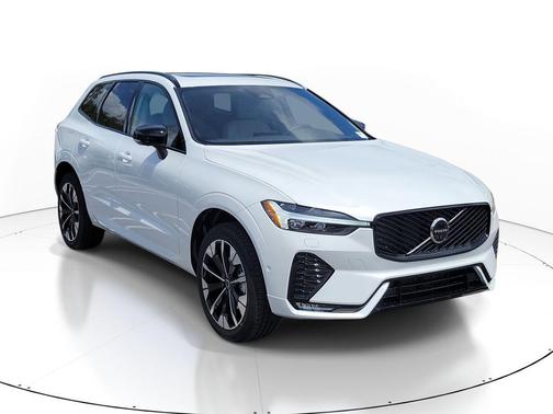 2026 Volvo XC60 B5 Plus