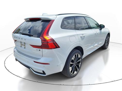 2026 Volvo XC60 B5 Plus