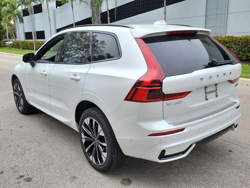 Crystal White Metallic 2026 Volvo XC60 B5 Plus