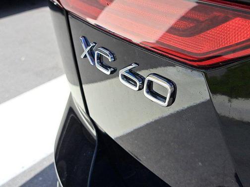 2026 Volvo XC60 B5 Core