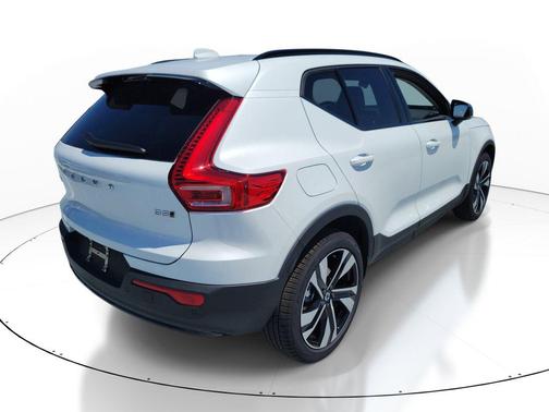 Crystal White 2026 Volvo XC40 Plus, B5 AWD Gas (mild hybrid), Dark