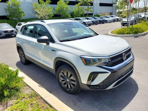 Pure White 2023 Volkswagen Taos 1.5T S