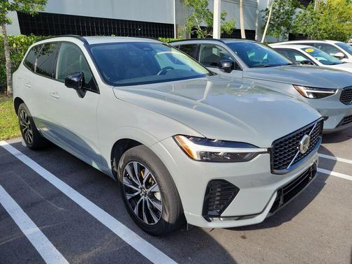 Vapour Grey Metallic 2024 Volvo XC60 B5 Core Dark Theme