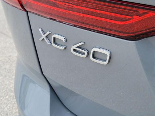 Vapour Grey Metallic 2024 Volvo XC60 B5 Core Dark Theme