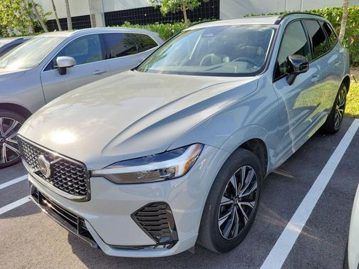 Vapour Grey Metallic 2024 Volvo XC60 B5 Core Dark Theme