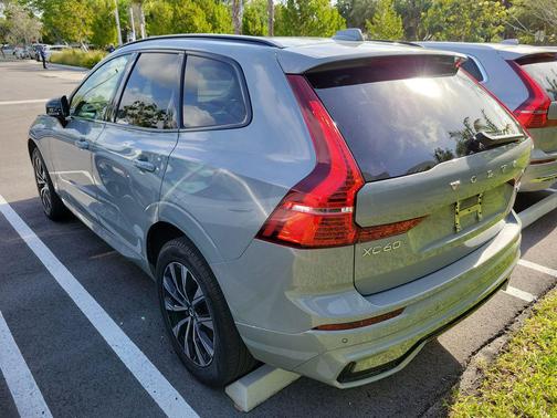 Vapour Grey Metallic 2024 Volvo XC60 B5 Core Dark Theme