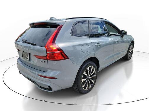 Vapour Grey Metallic 2024 Volvo XC60 B5 Core Dark Theme