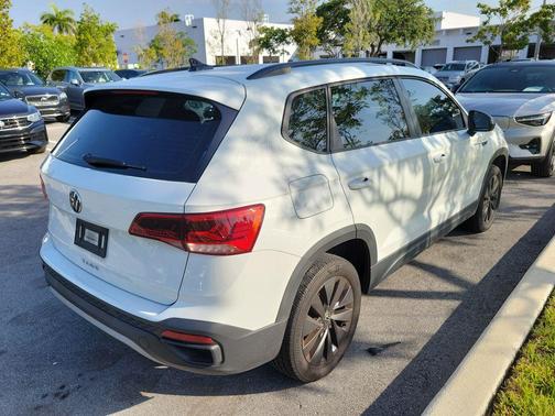 Pure White 2023 Volkswagen Taos 1.5T S