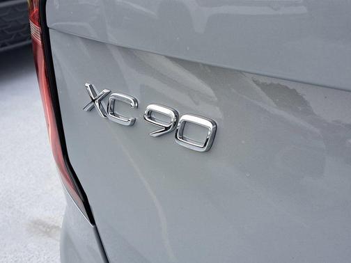 Vapour Grey Metallic 2026 Volvo XC90 Plus, B6 AWD Gas (mild hybrid), Gasoline, Bright, 7 Seats