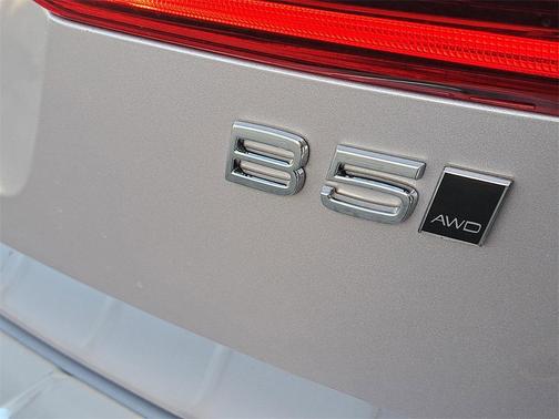 2026 Volvo XC60 B5 Core