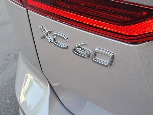 2026 Volvo XC60 B5 Core