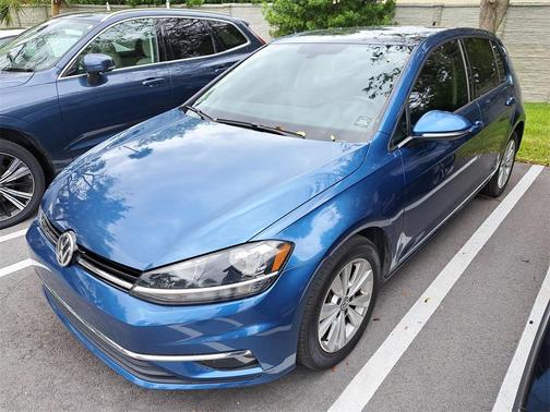 2018 Volkswagen Golf TSI SE