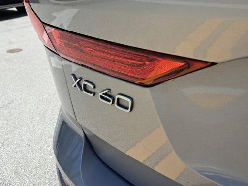 2024 Volvo XC60 B5 Plus Dark Theme