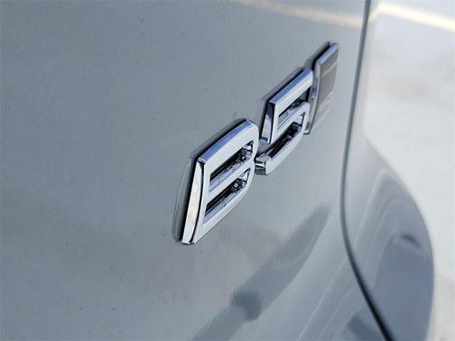 2026 Volvo XC40 Core, B5 AWD Gas (mild hybrid), Dark