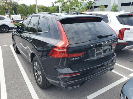 Onyx Black Metallic 2024 Volvo XC60 B5 Core Dark Theme