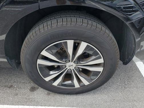 Onyx Black Metallic 2024 Volvo XC60 B5 Core Dark Theme