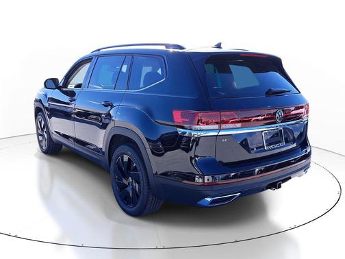 deep black pearl 2026 Volkswagen Atlas 2.0T SE w/Technology