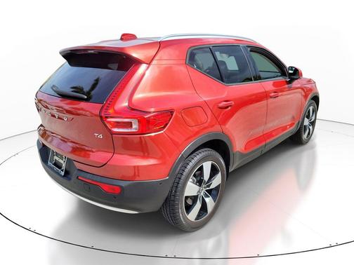 Fusion Red Metallic 2019 Volvo XC40 T4 Momentum