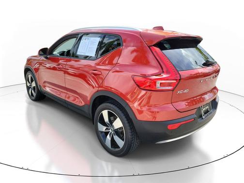 Fusion Red Metallic 2019 Volvo XC40 T4 Momentum