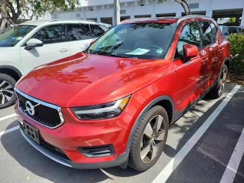Fusion Red Metallic 2019 Volvo XC40 T4 Momentum
