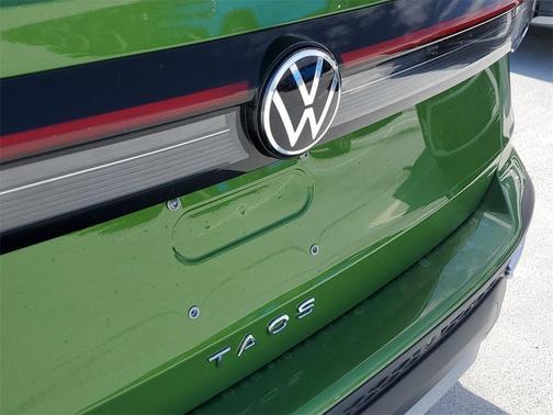 2025 Volkswagen Taos 1.5T SE