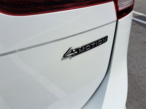 2022 Volkswagen Tiguan 2.0T SEL R-Line 4MOTION