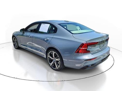 Thunder Grey Metallic 2024 Volvo S60 B5 Plus Dark Theme