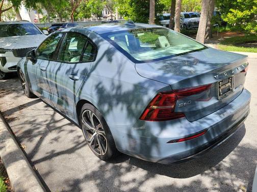 Thunder Grey Metallic 2024 Volvo S60 B5 Plus Dark Theme