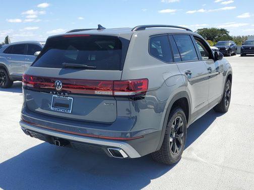 2025 Volkswagen Atlas 2.0T Peak Edition