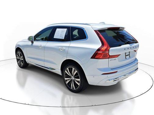 2023 Volvo XC60 B5 Ultimate Bright Theme