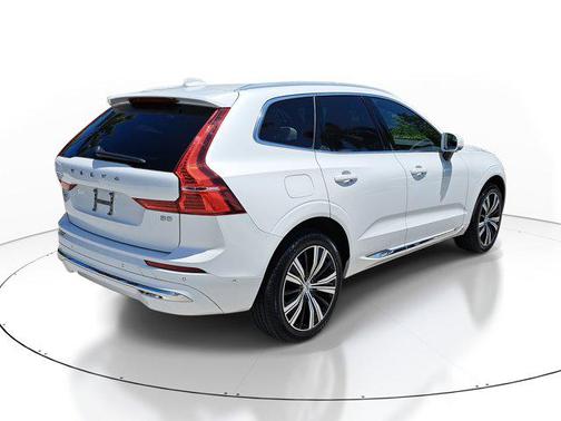 2023 Volvo XC60 B5 Ultimate Bright Theme