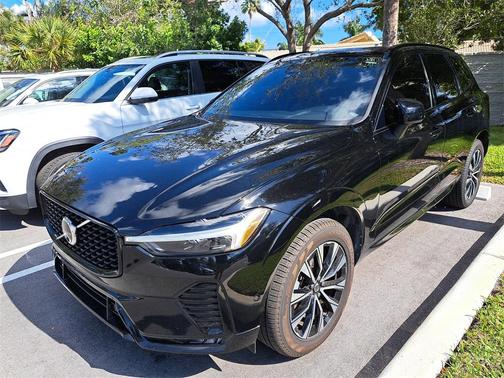 2023 Volvo XC60 B5 Plus Dark Theme