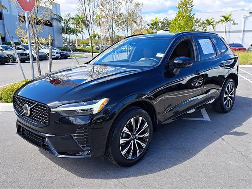 2023 Volvo XC60 B5 Plus Dark Theme
