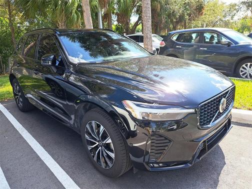 2023 Volvo XC60 B5 Plus Dark Theme