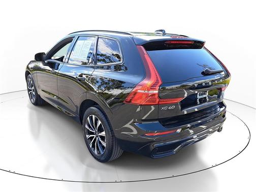 2023 Volvo XC60 B5 Plus Dark Theme