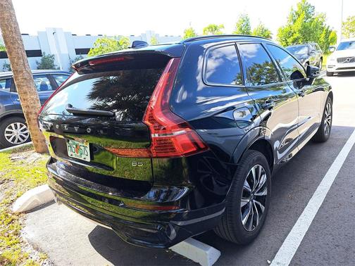 2023 Volvo XC60 B5 Plus Dark Theme