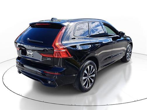 2023 Volvo XC60 B5 Plus Dark Theme