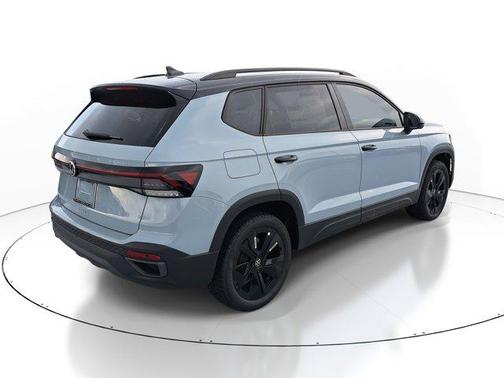 2025 Volkswagen Taos 1.5T SE Black