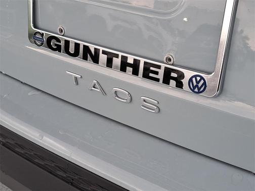 2025 Volkswagen Taos 1.5T SE Black