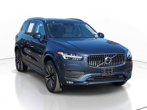 2022 Volvo XC90 T5 Momentum