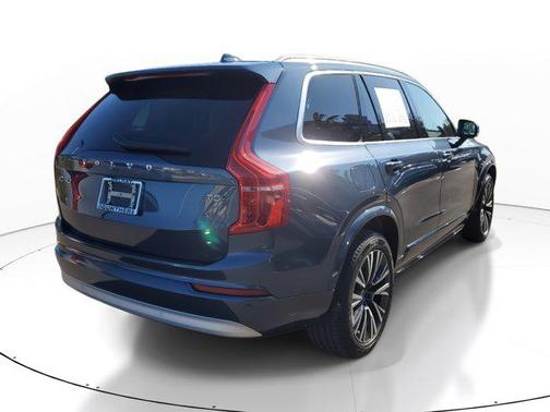 2022 Volvo XC90 T5 Momentum
