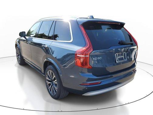 2022 Volvo XC90 T5 Momentum