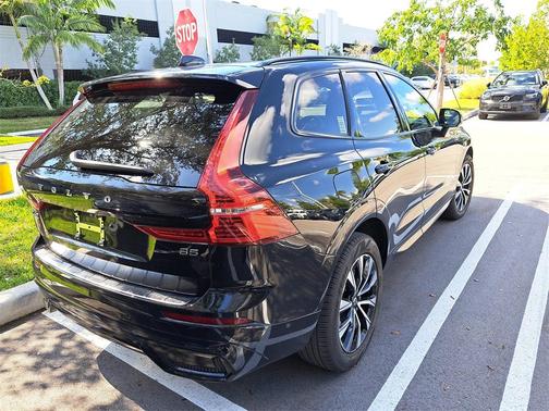 2023 Volvo XC60 B5 Plus Dark Theme